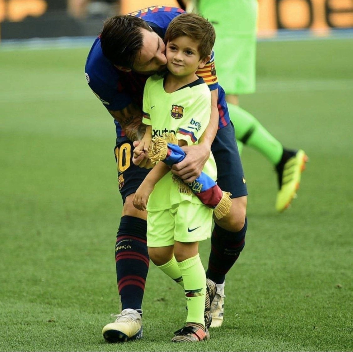 تياجو مع والده