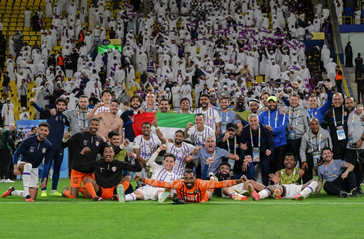 


فرحة فريق العين بعد التأهل 