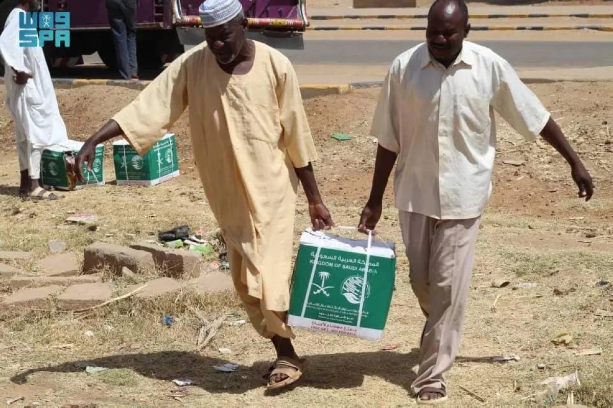 يدا بيد لحمل المساعدات