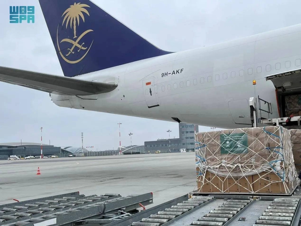 عملية تحميل الطائرة بالرياض