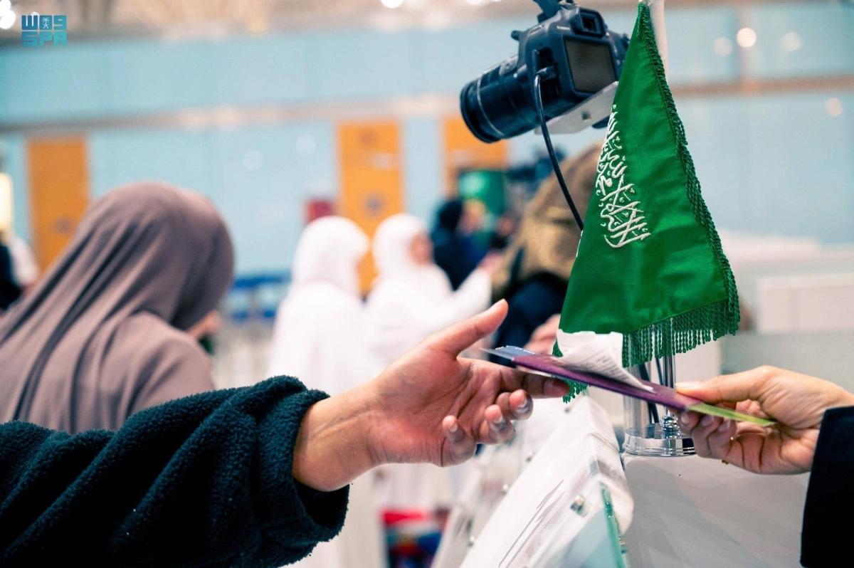 إنهاء إجراءات المعتمرين بالكاونترات المتنقلة