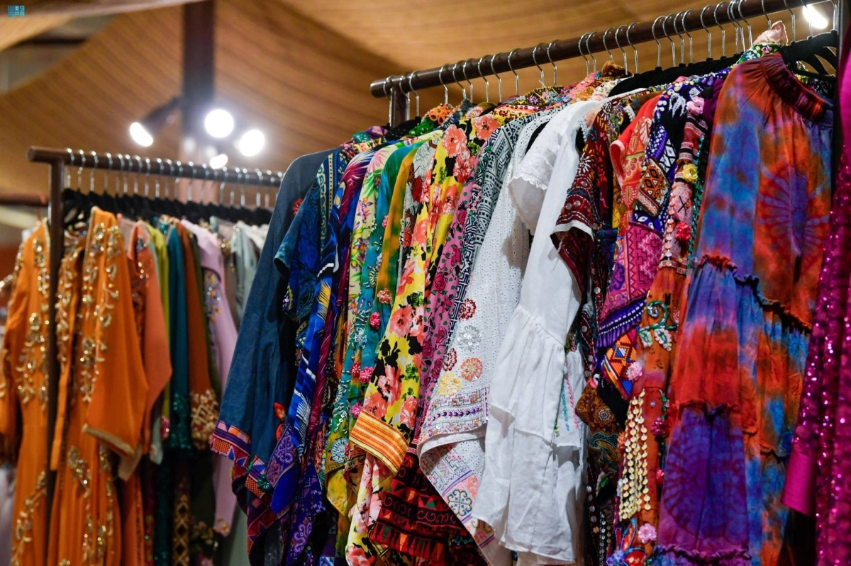 من تصاميم الأزياء المشاركة                                                       (مكة)