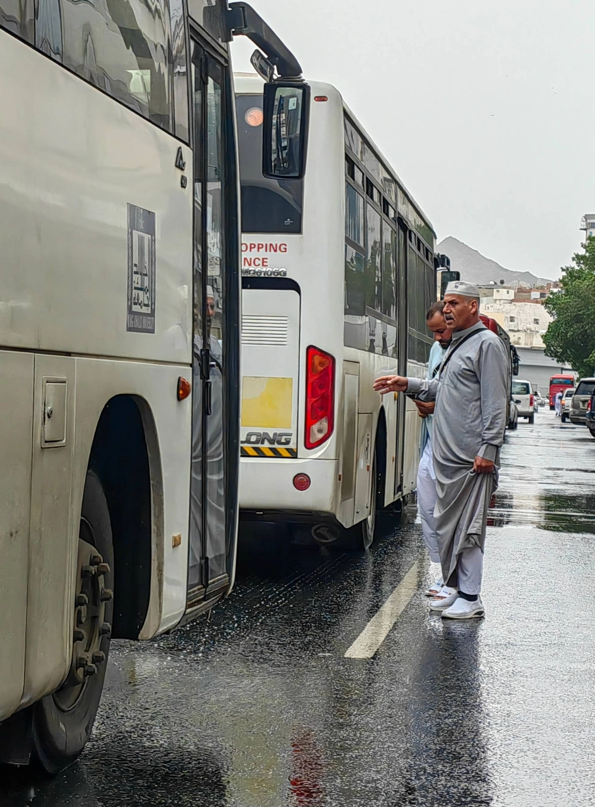 (أنس الحارثي)