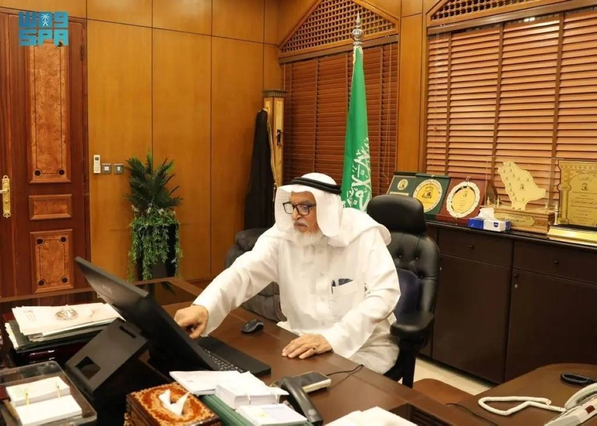 فهد العواد خلال تدشين النظام            (مكة)