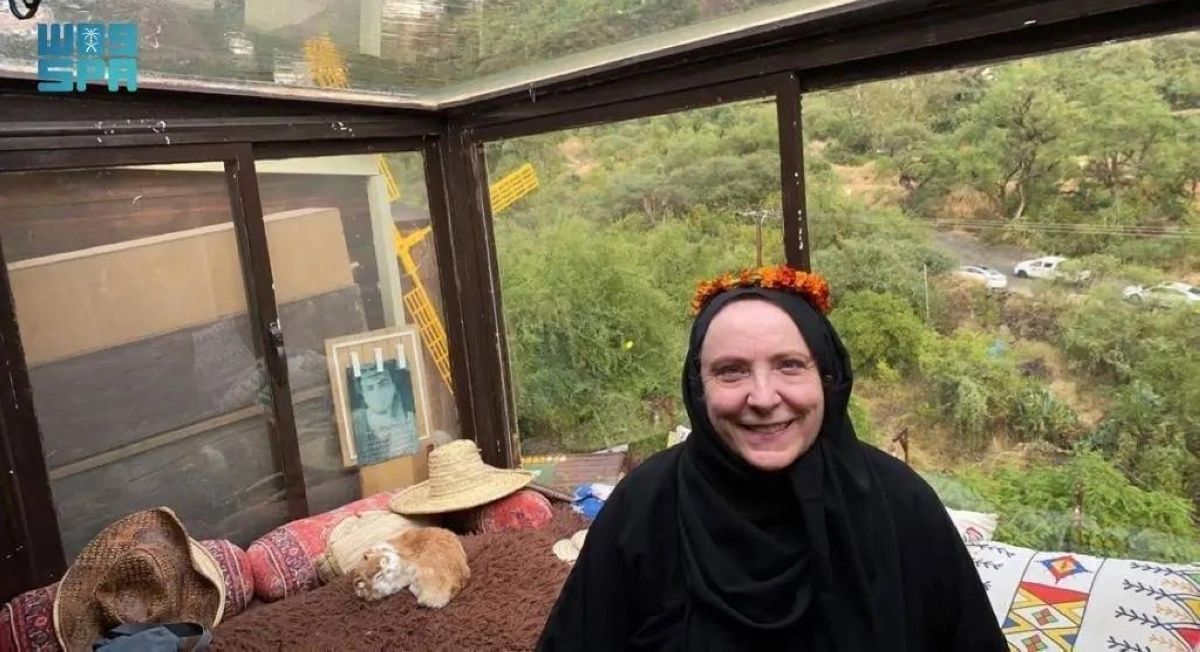 فاطمة معجبة بالنخيل والطبيعة