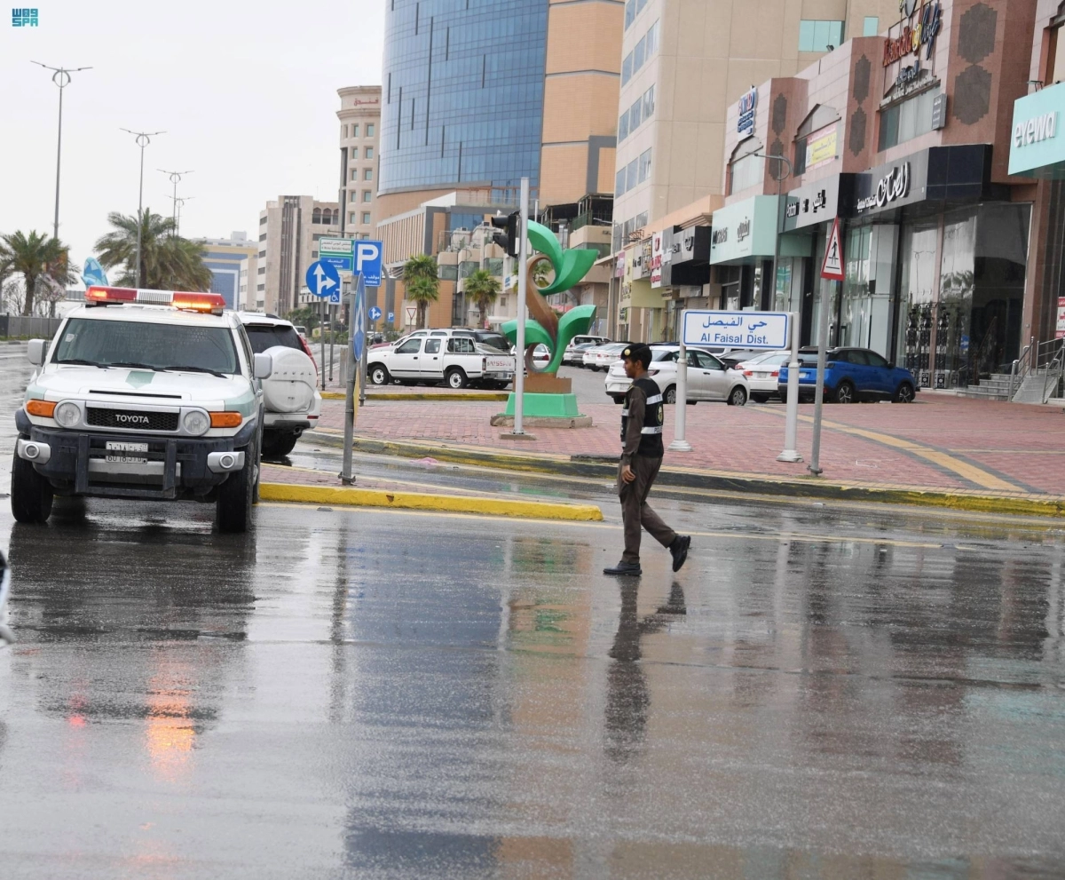 


تنظيم حركة السير أثناء هطول الأمطار 