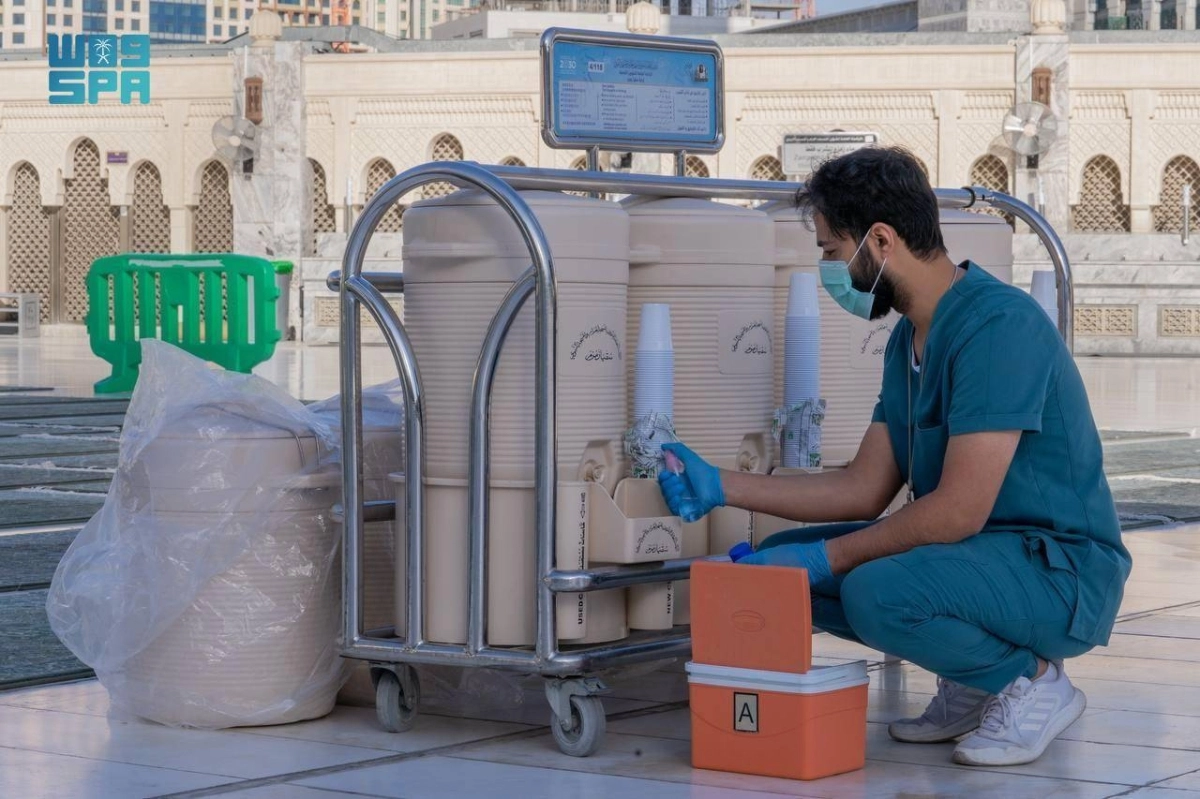 


متابعة جودة مياه زمزم داخل الحرم                                (مكة) 