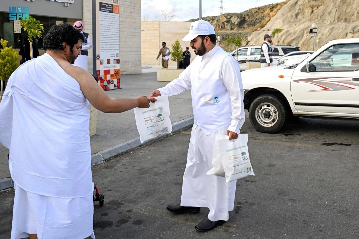 


من توزيع الوجبات                  (مكة)      