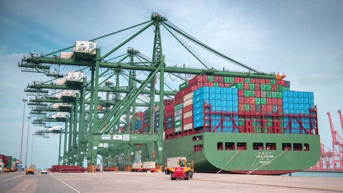 


ميناء الملك عبدالعزيز بالدمام 