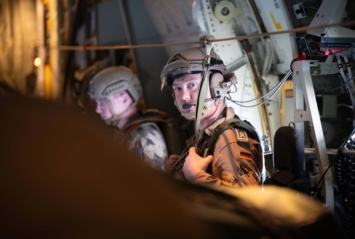 إسقاط المساعدات