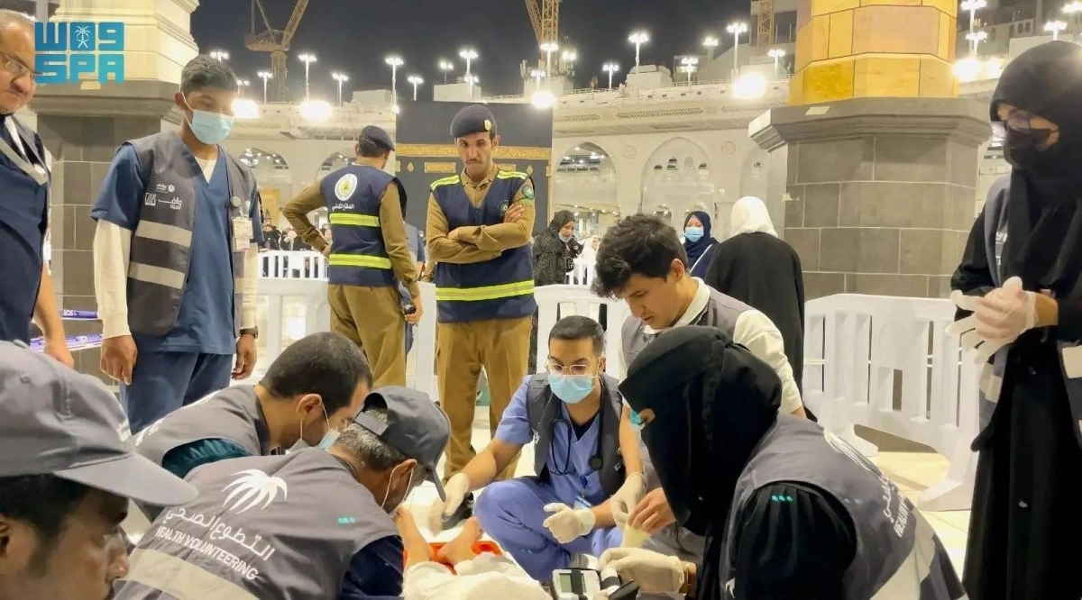 


إسعاف إحدى الحالات 