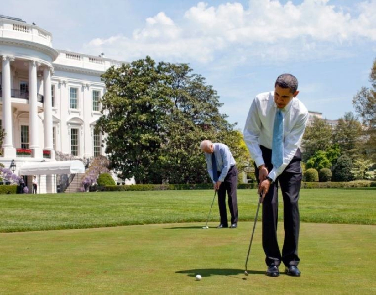 الرئيسان يلعبان البسبول سويا