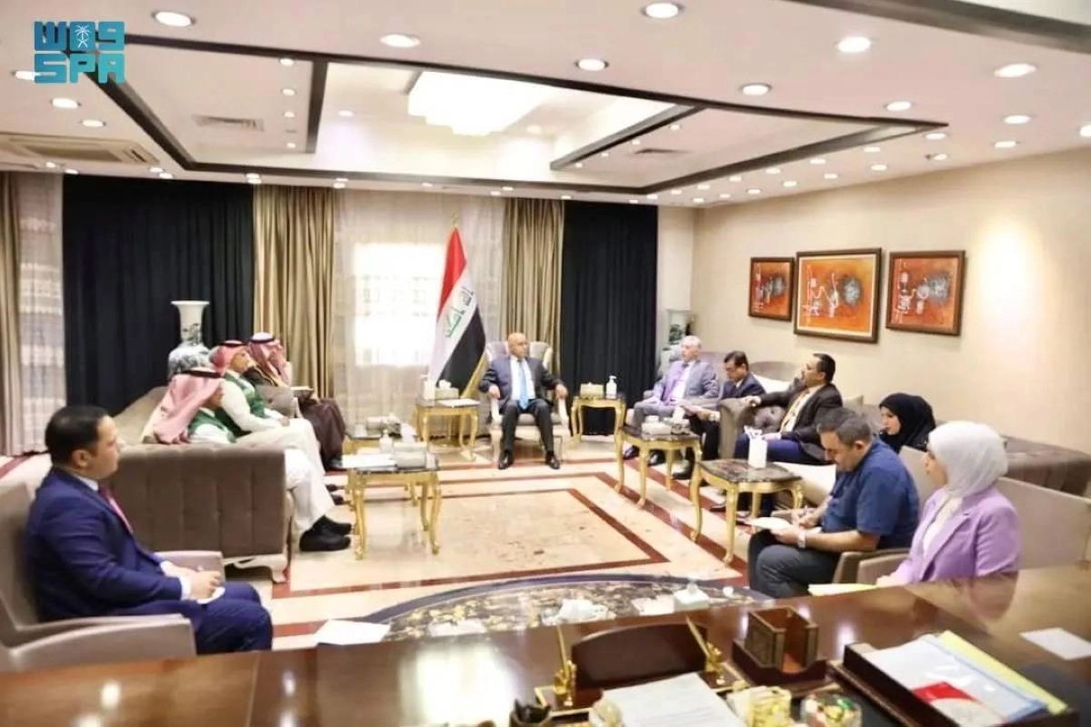 وزير الصحة العراقي يلتقي الفريق