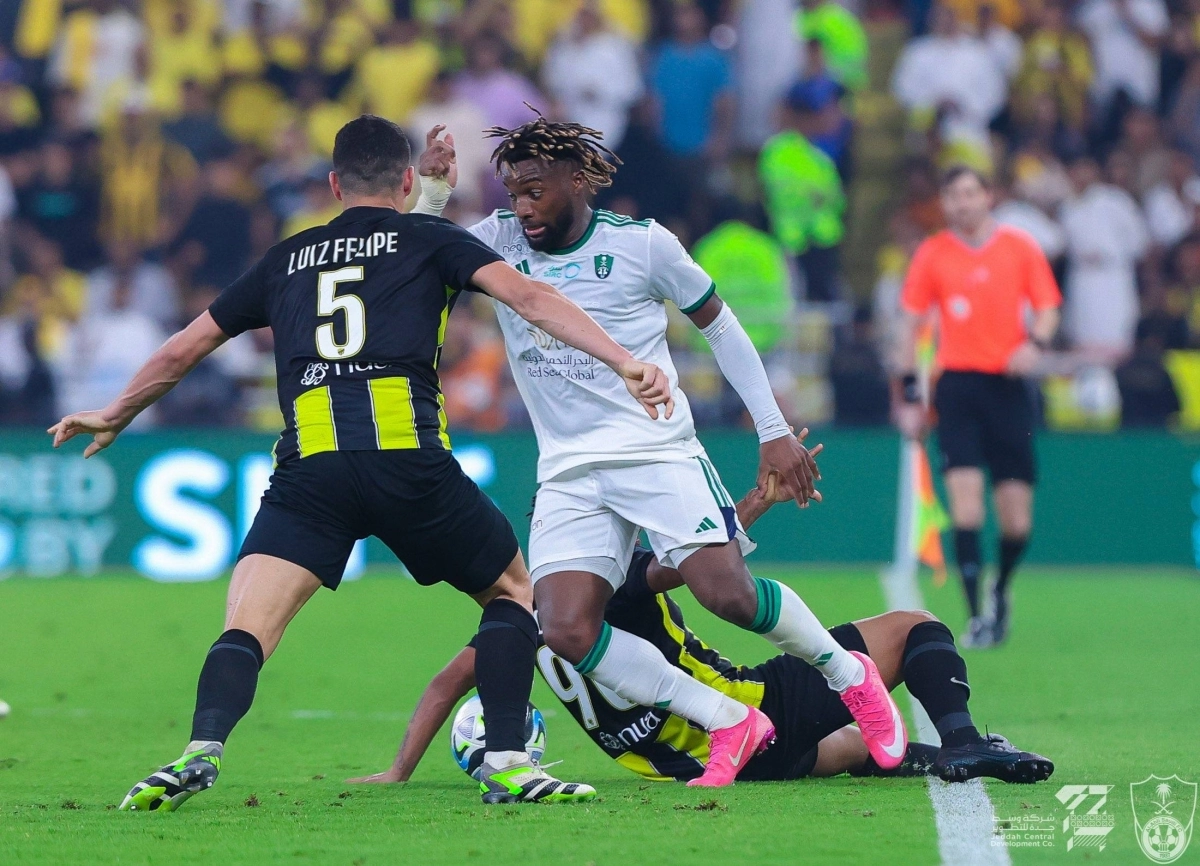 


الأهلي كسب الديربي الجولة الماضية 