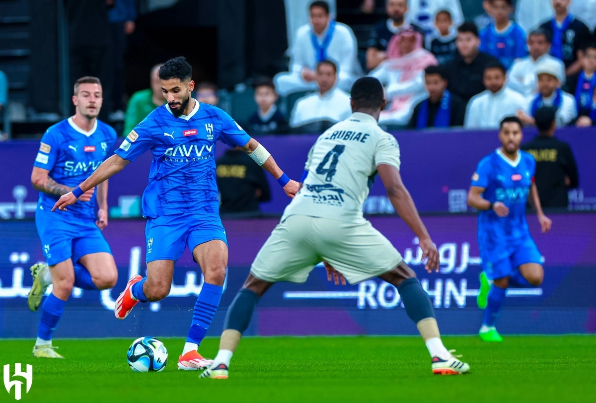 


صالح الشهري خلال مباراة الهلال والأخدود 