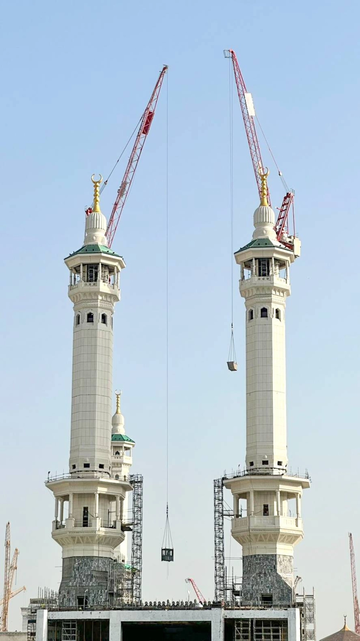 (أنس الحارثي)