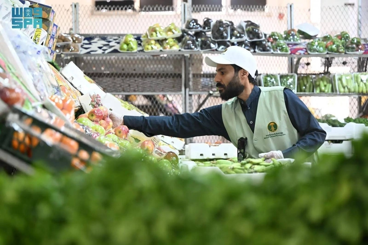 من أسواق الخضار والفاكهة                                              (مكة)