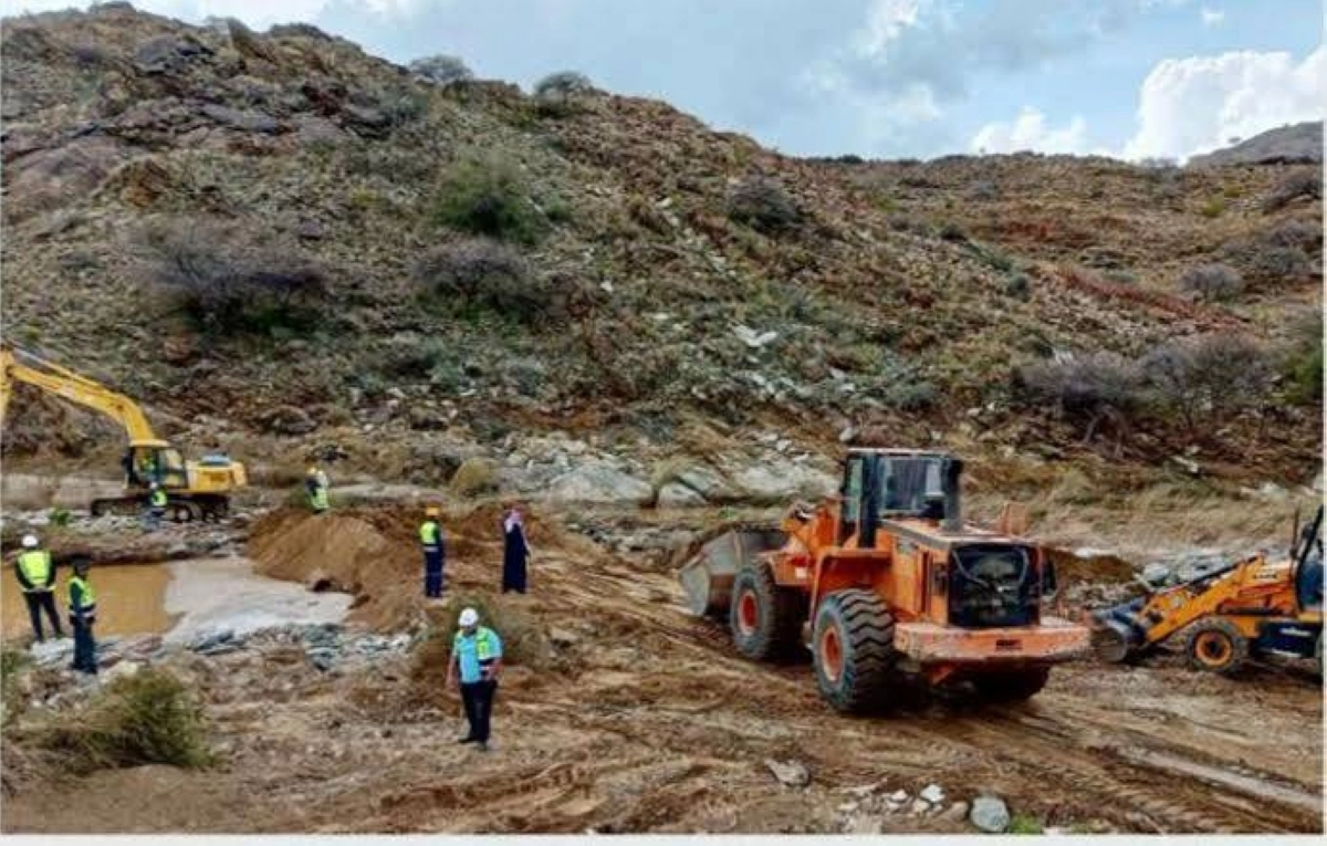 


من أعمال صيانة سد غالبة                                           (مكة) 