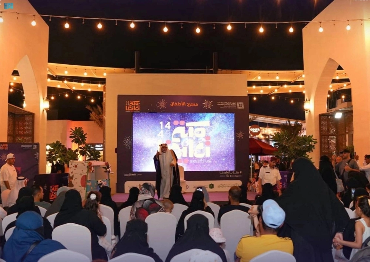 زوار يتجولون في حي حراء                                                               (مكة)