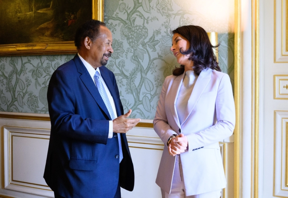 وزيرة الخارجية الألمانية مع حمدوك (د ب أ)