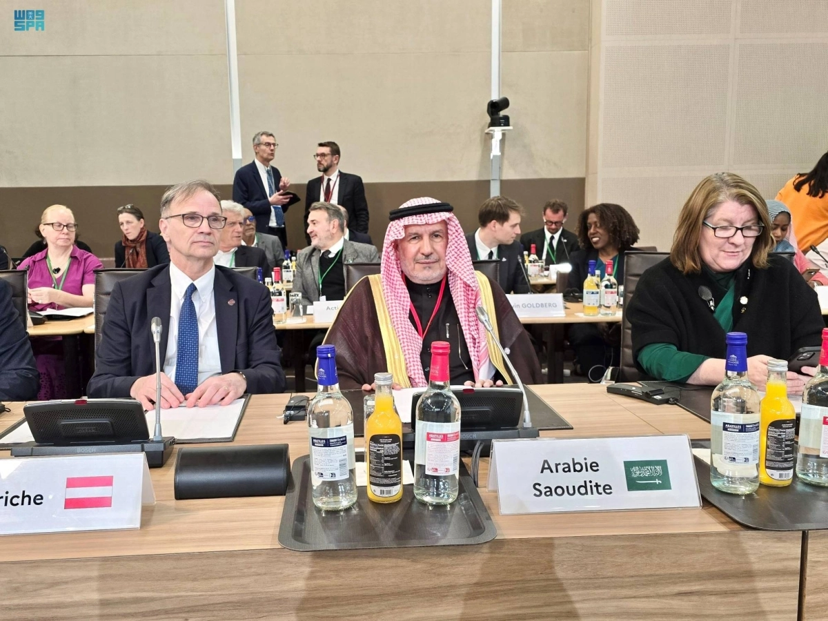 الربيعة خلال مشاركته في مؤتمر باريس