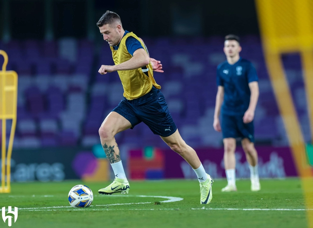 


سافيتش خلال تدريبات الهلال في العين 