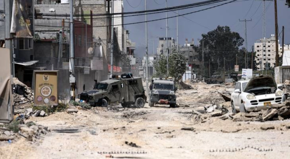 


دمار شامل في مخيم نور الشمس                                                                                                                                 (مكة) 