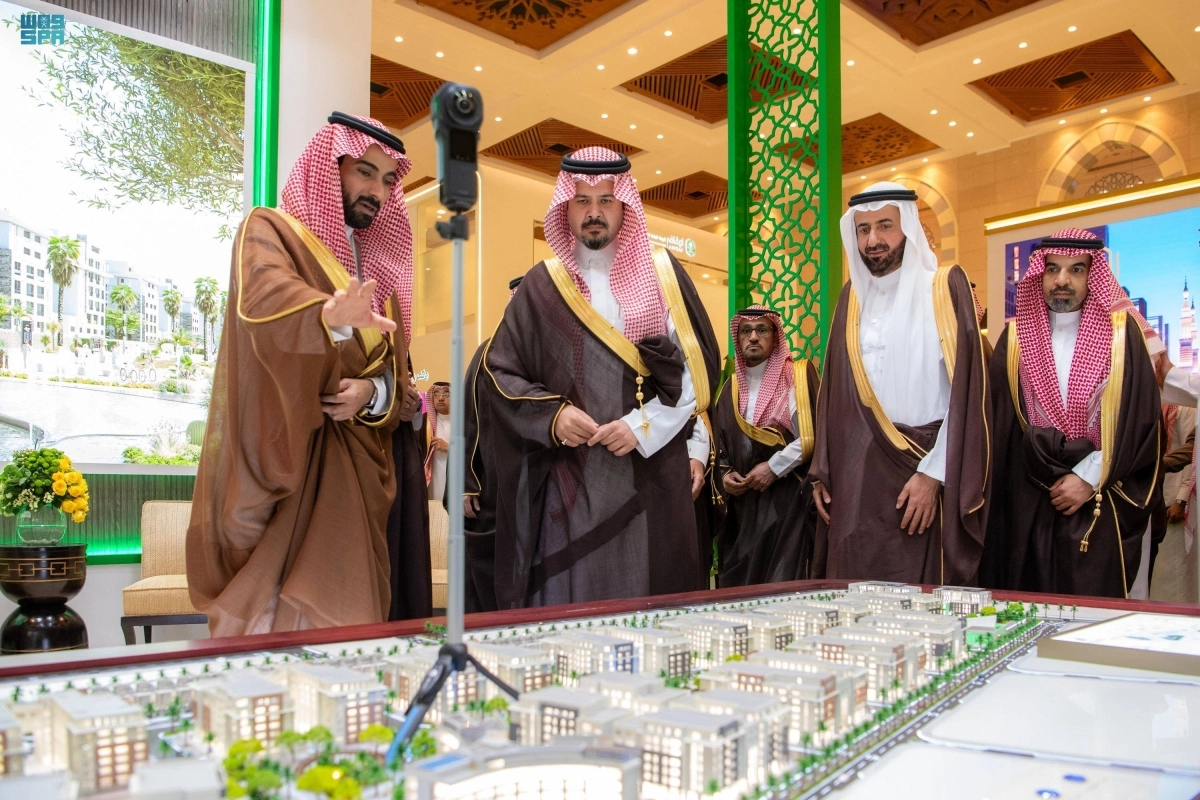 


 سلمان بن سلطان خلال تدشين منتدى العمرة والزيارة     (مكة) 