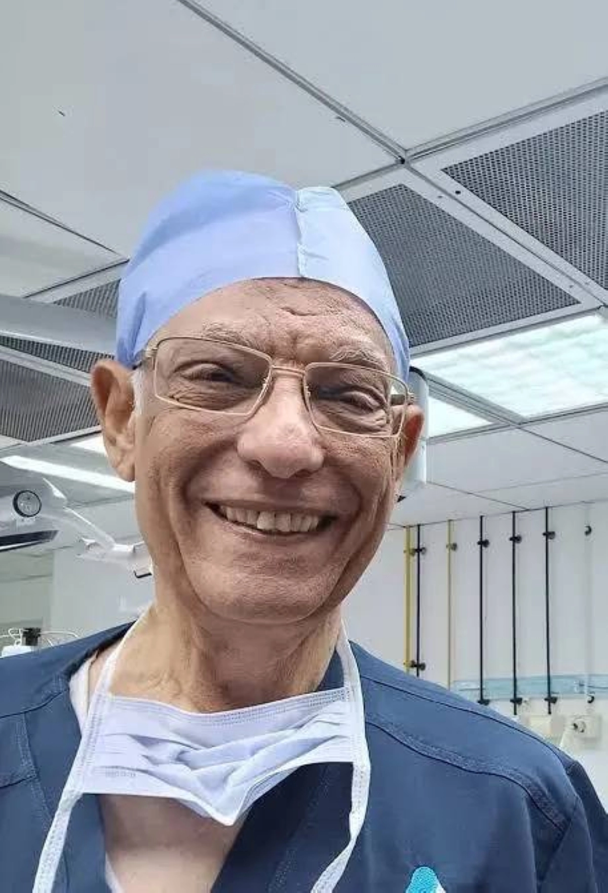 


د. أحمد عبد العزيز 