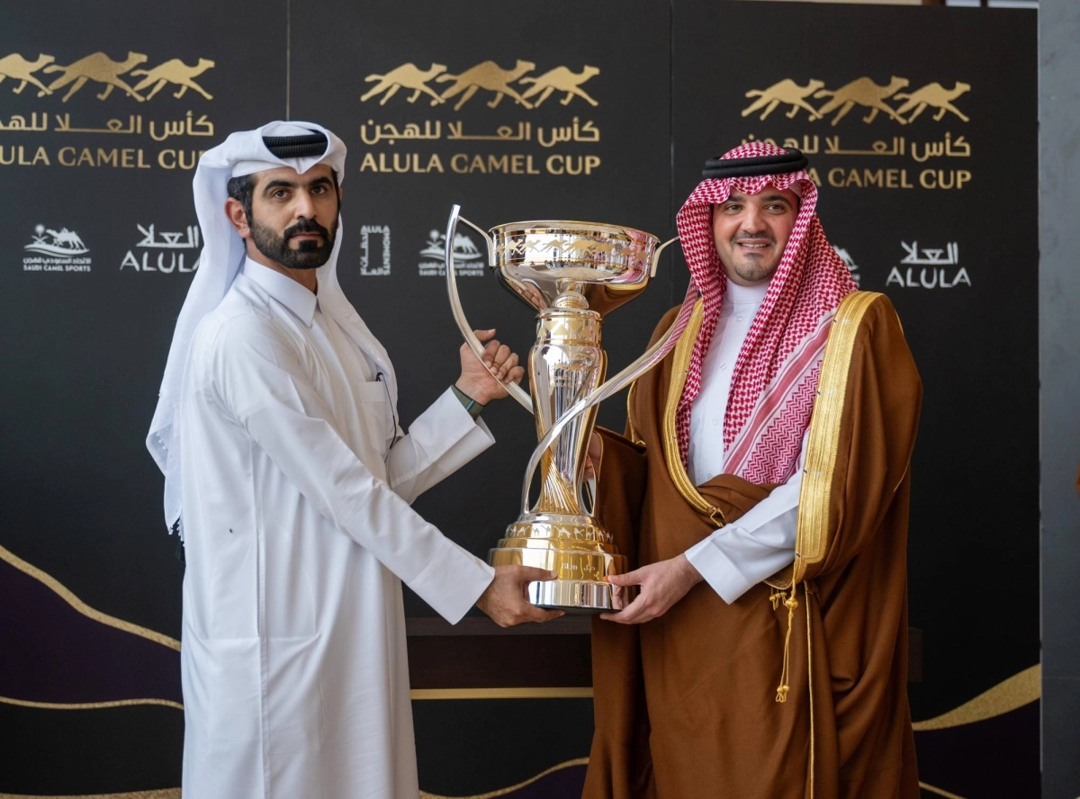 


عبدالعزيز بن سعود يتوج الفائزين 