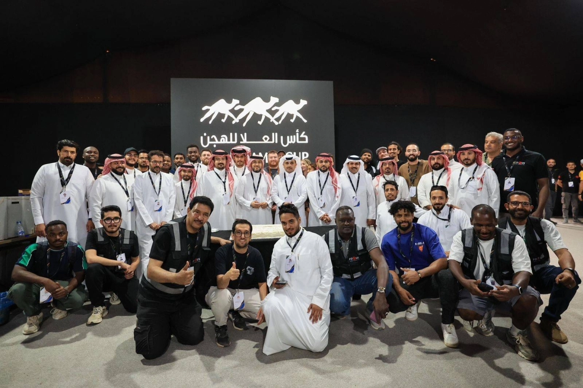 


جماعية لفريق العمل داخل المركز الإعلامي 