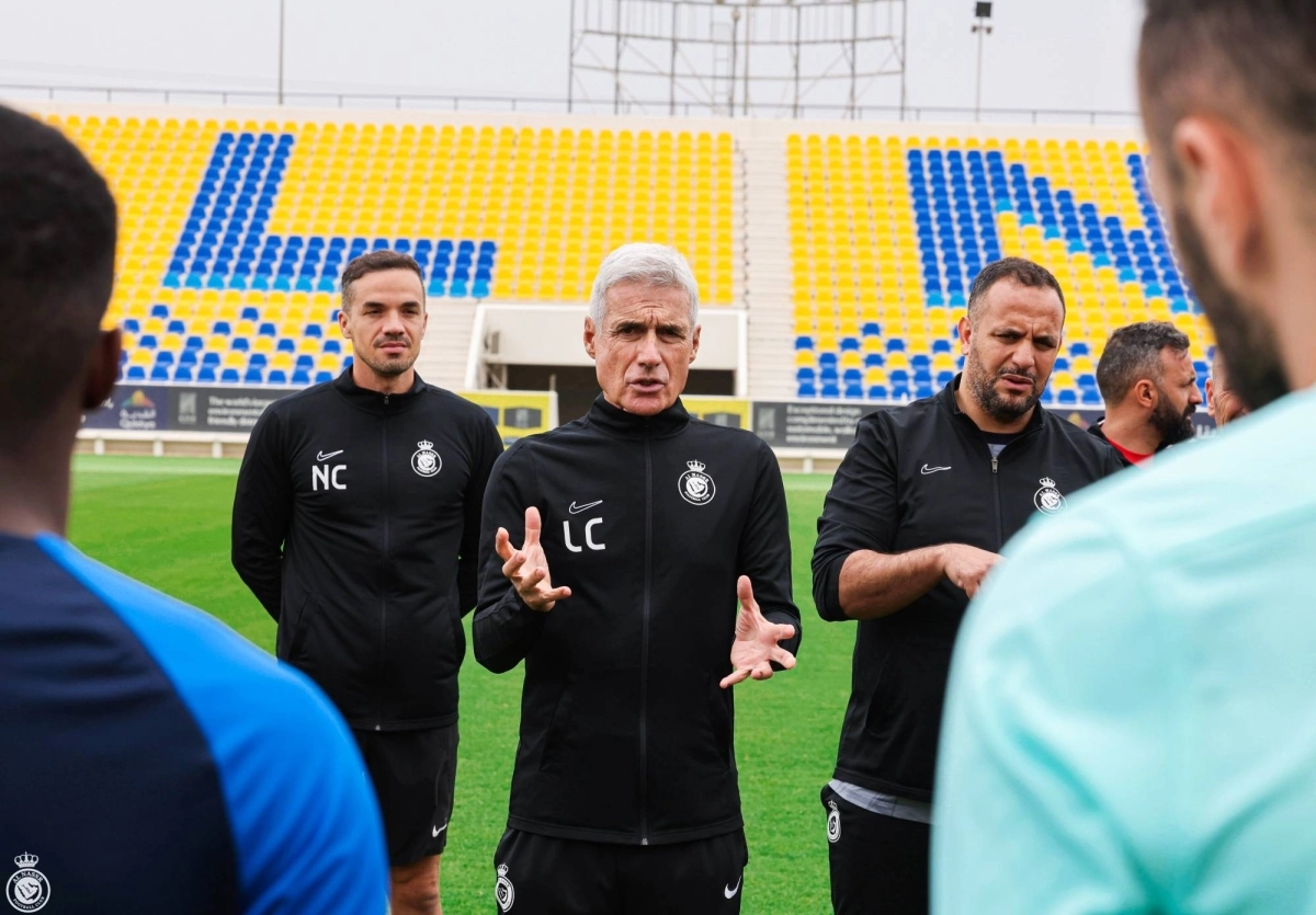 


كاسترو يجتمع مع اللاعبين 