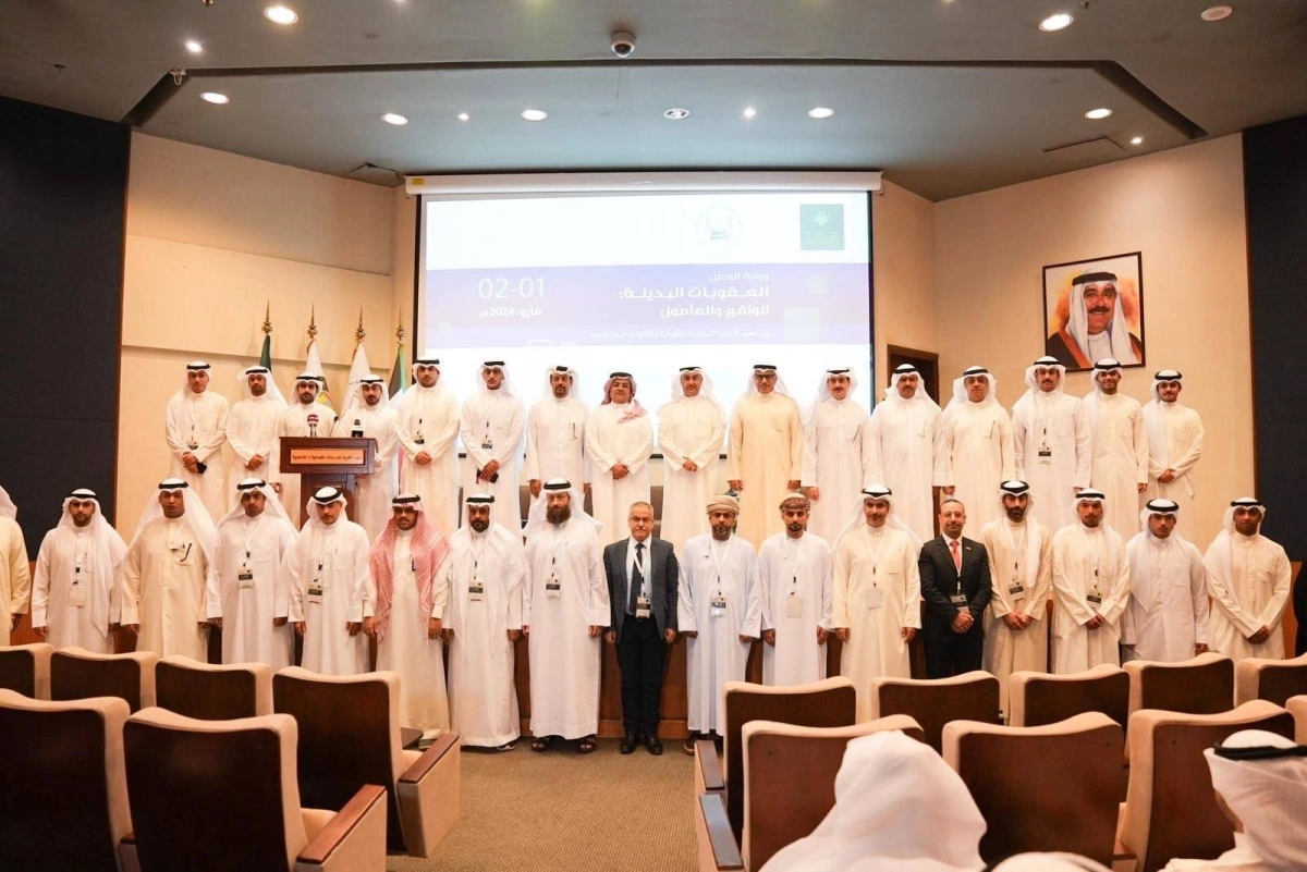 


مشاركون في ورشة العقوبات البديلة                                                                 (مكة) 