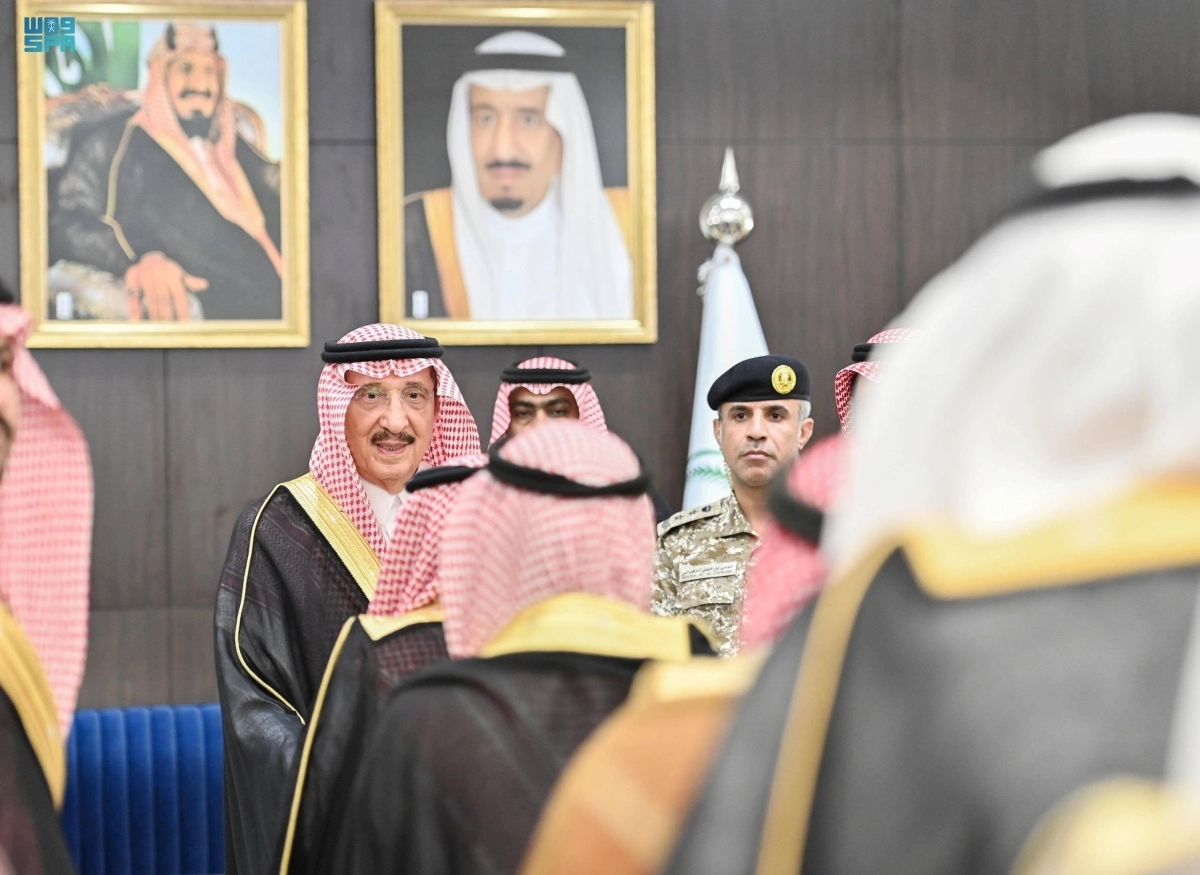 


محمد بن ناصر خلال الجلسة الأسبوعية                                               (مكة) 