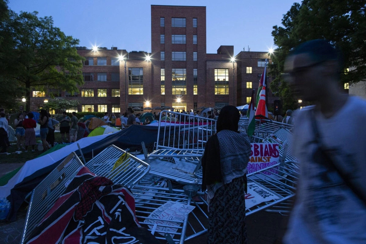 طلاب يطالبون بوقف الحرب في غزة