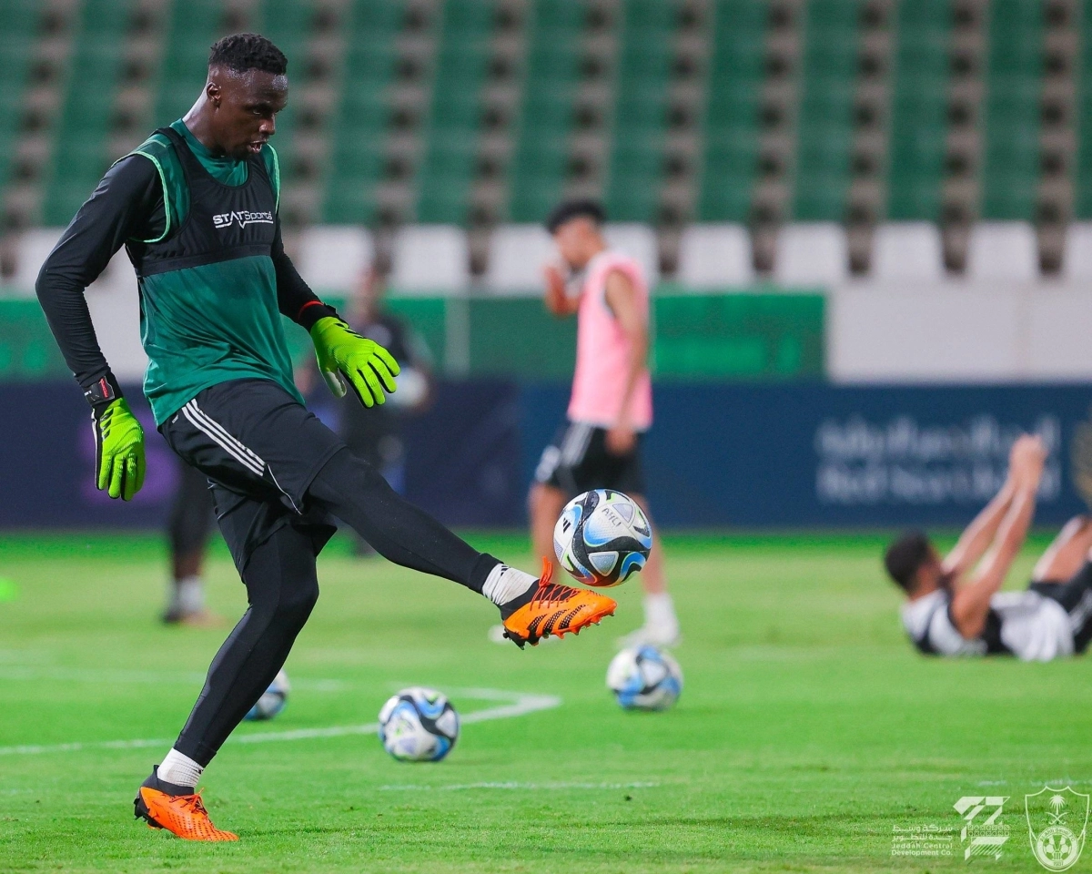 


ميندي خلال تدريبات الأهلي 