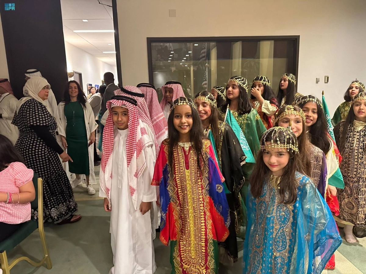 


أطفال يرتدون أزياء تراثية                 (مكة) 