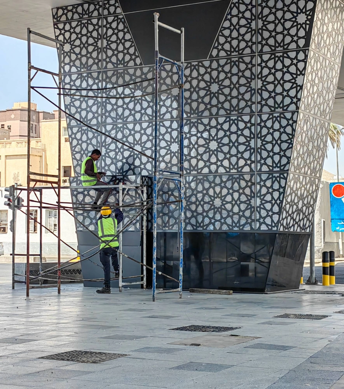 (أنس الحارثي)