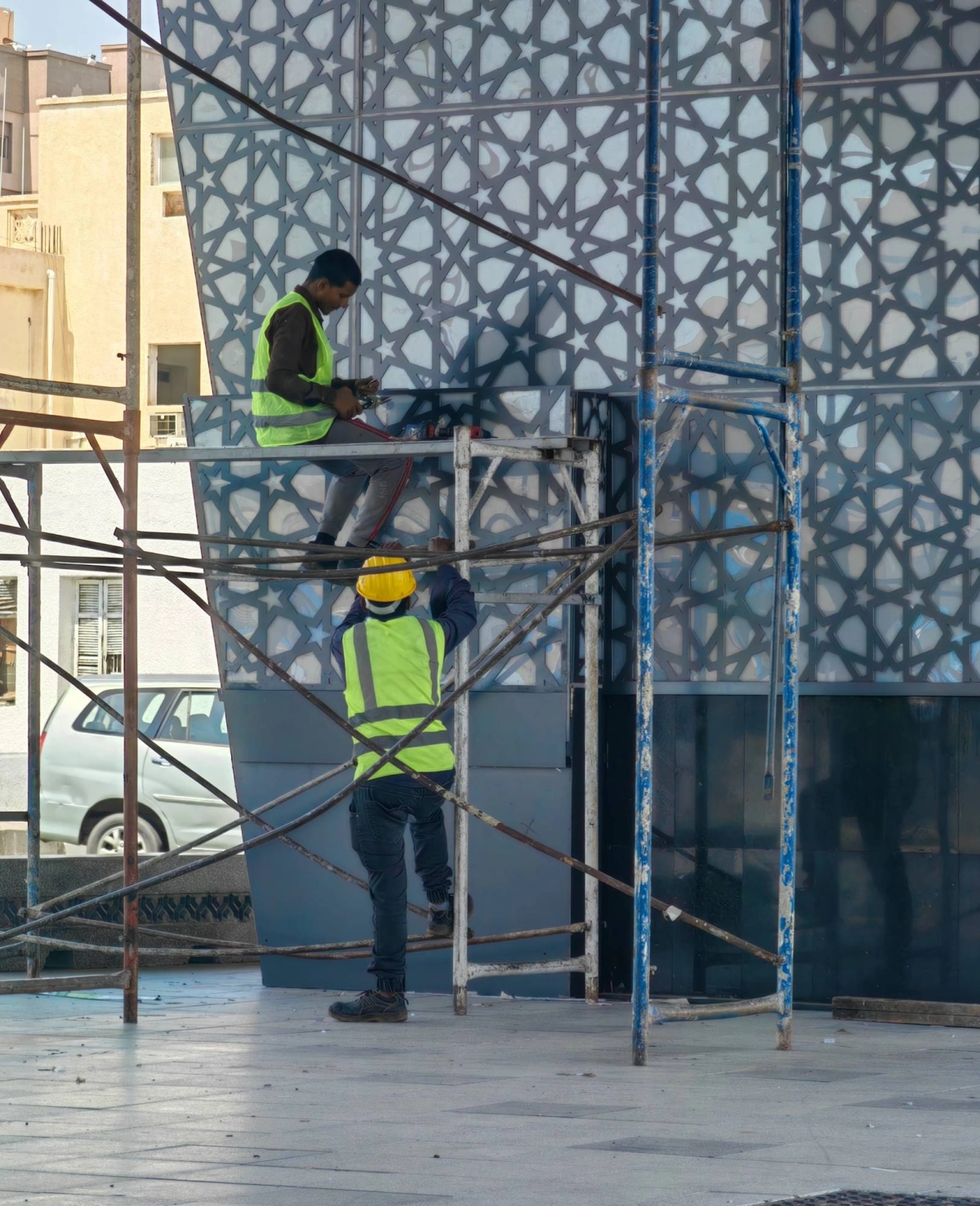 (أنس الحارثي)