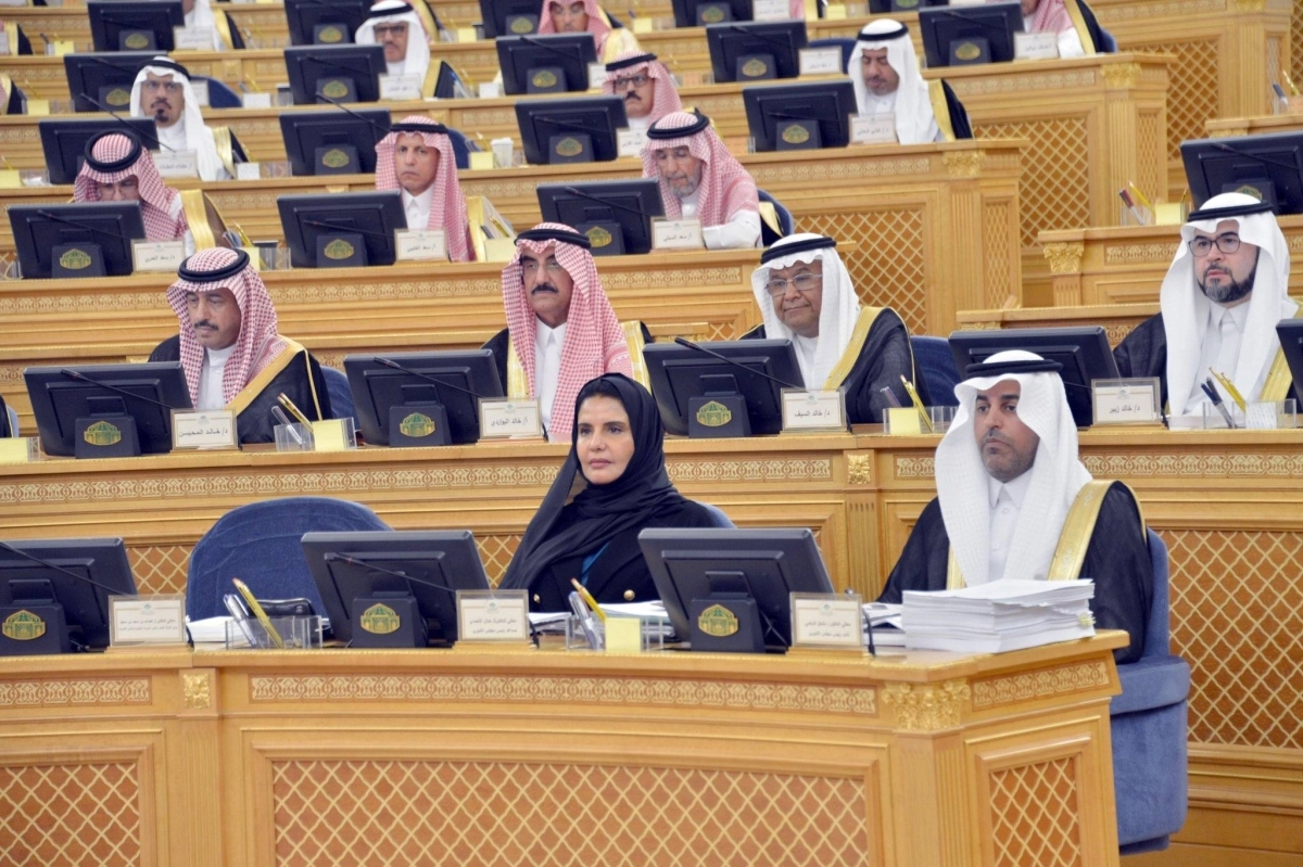 


من جلسة مجلس الشورى أمس                                                           (مكة) 