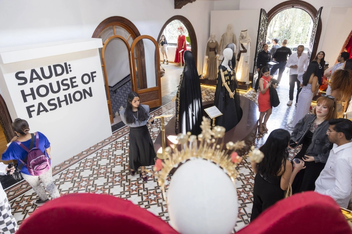 


أحد العروض السعودية في المكسيك               (مكة) 