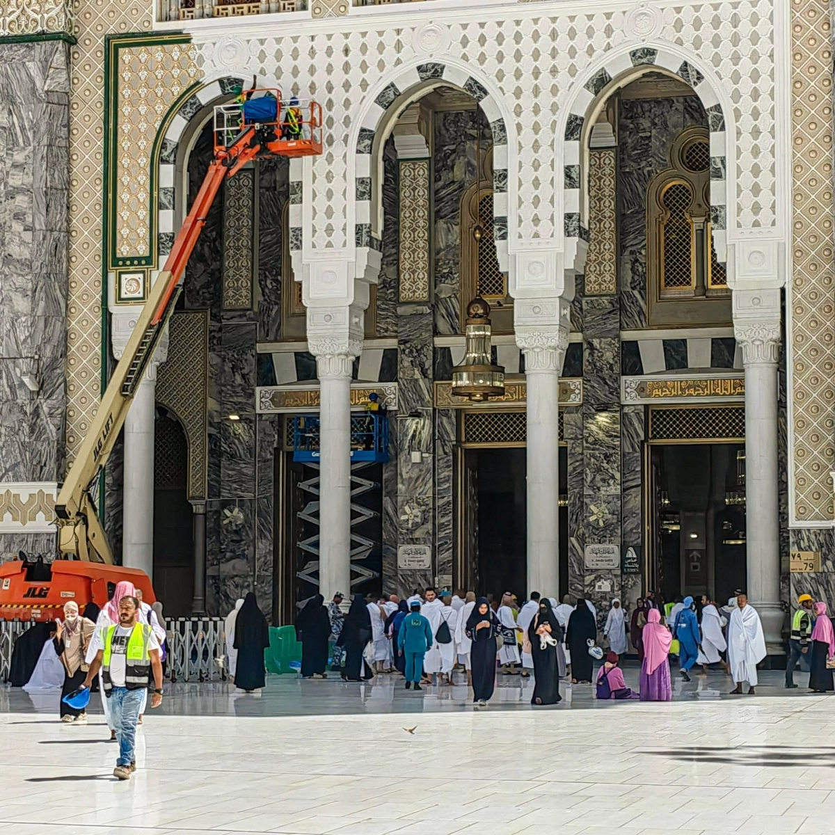 (أنس الحارثي)