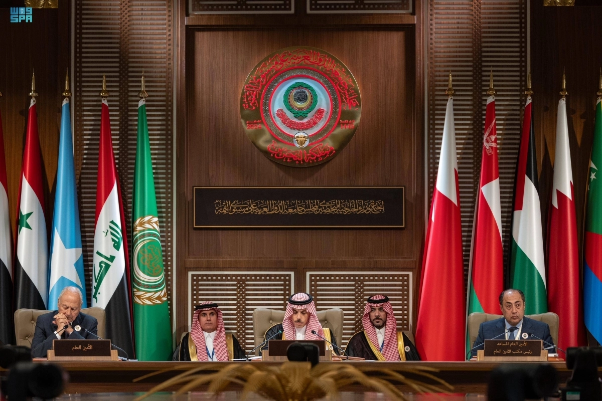 


فيصل بن فرحان يلقي كلمة المملكة في افتتاح القمة                                   (واس) 