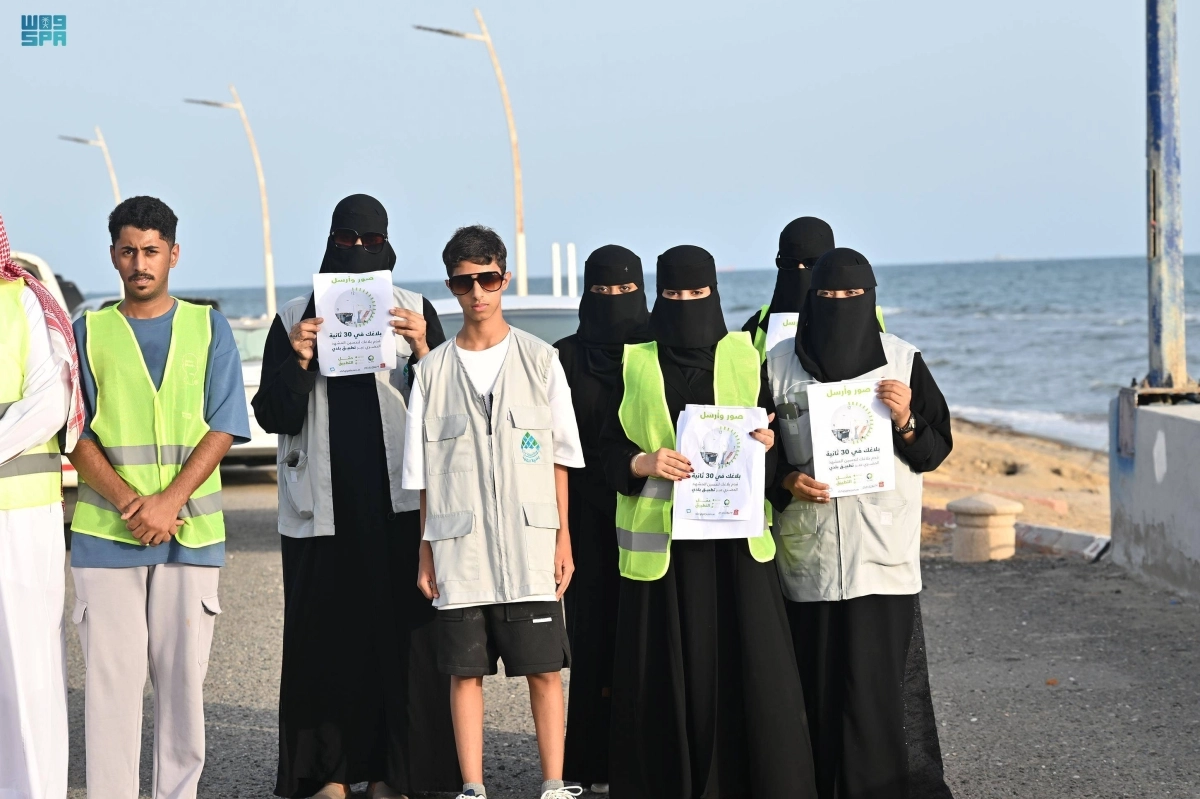 


متطوعون خلال المبادرة                (مكة) 