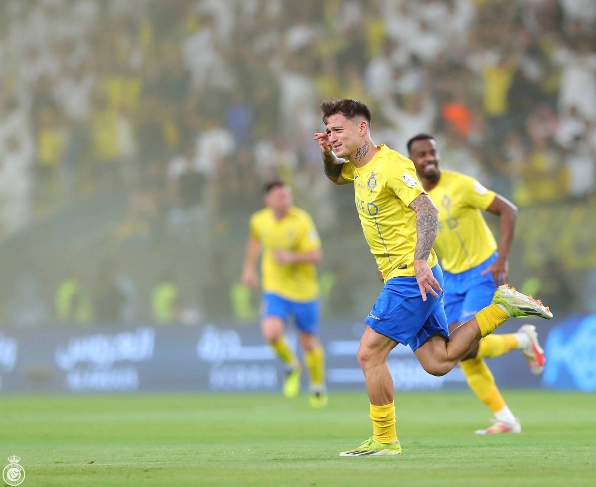 اوتافيو بحتفل بالهدف