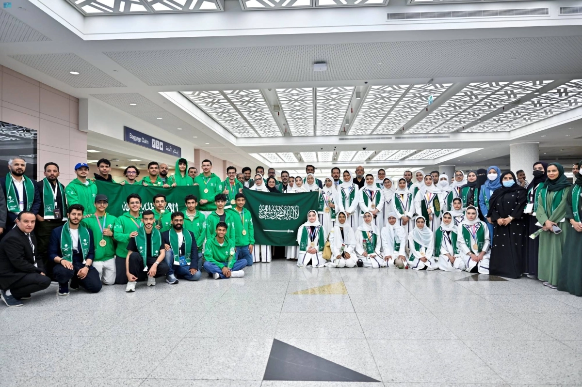 


طلاب المنتخب السعودي لحظة وصولهم جدة أمس                                     (مكة) 