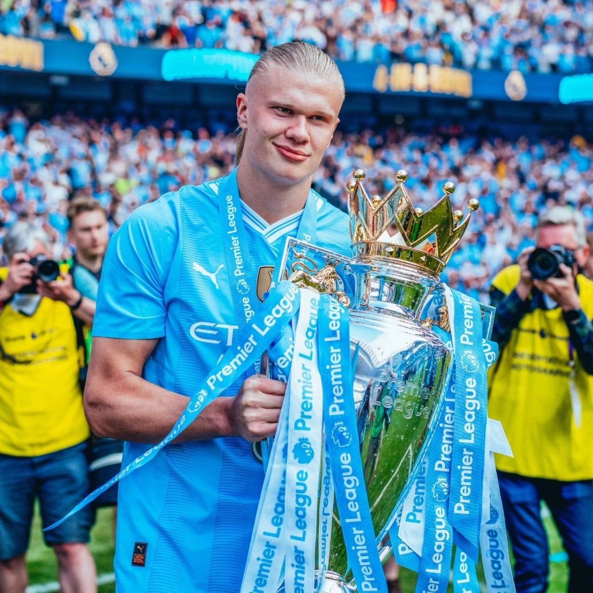 هالاند مع الكأس