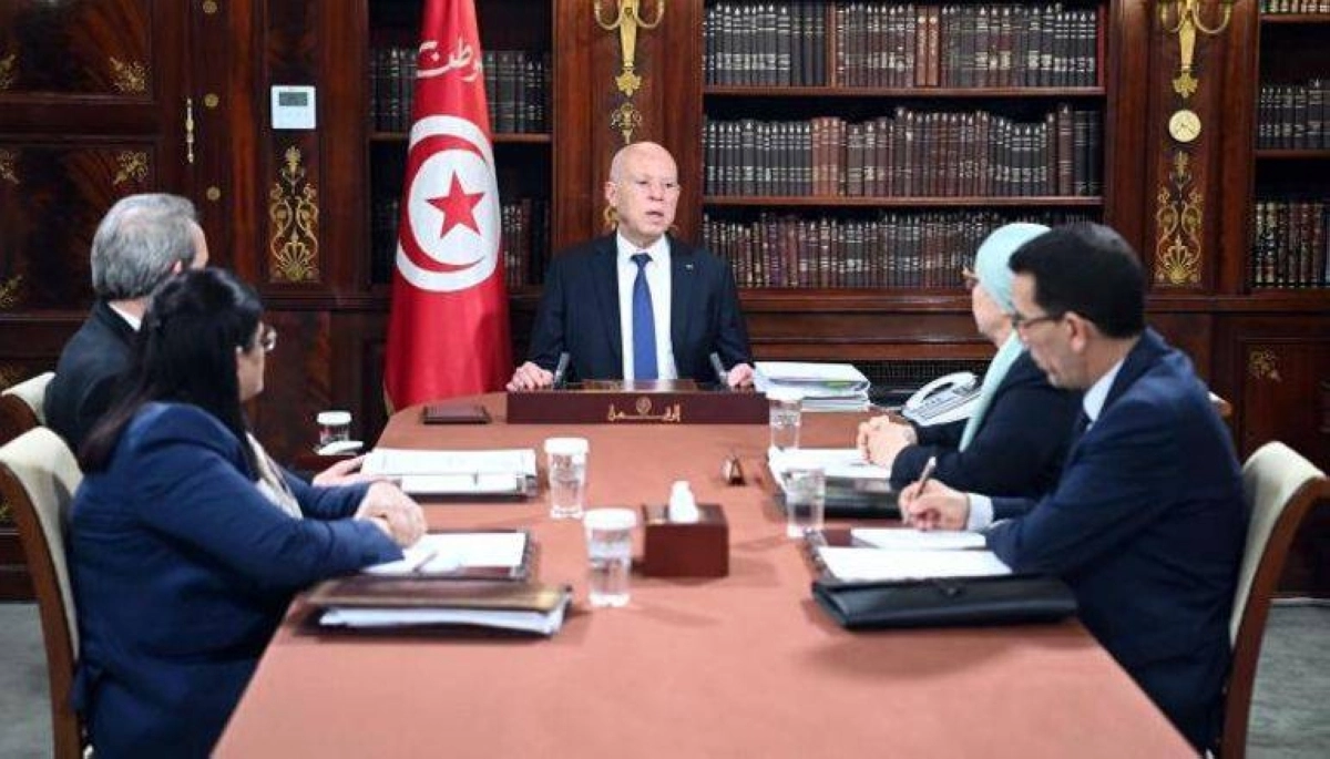 


جانب من اجتماع الرئيس التونسي                                         (مكة) 