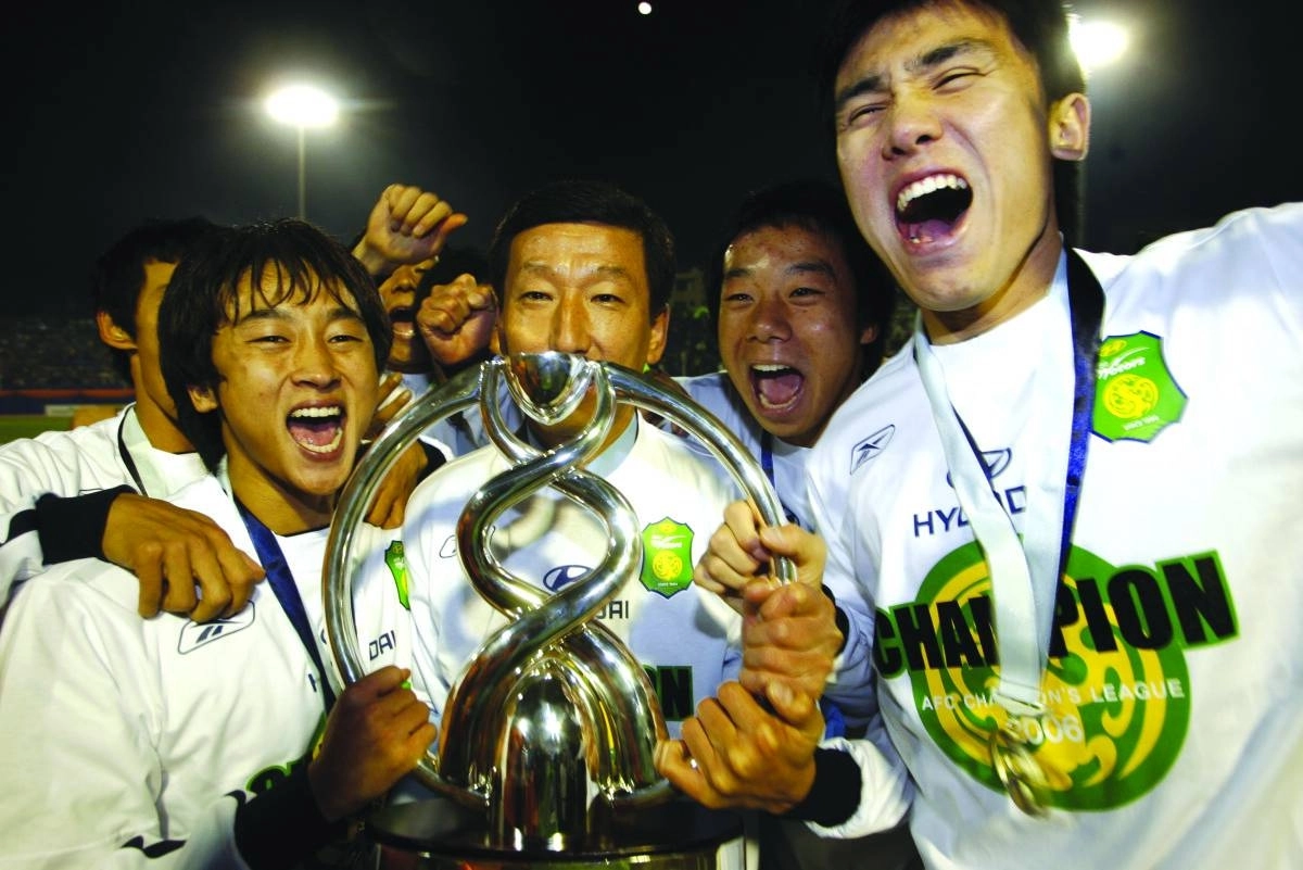 تشوي كانج-هي مع اللاعبين