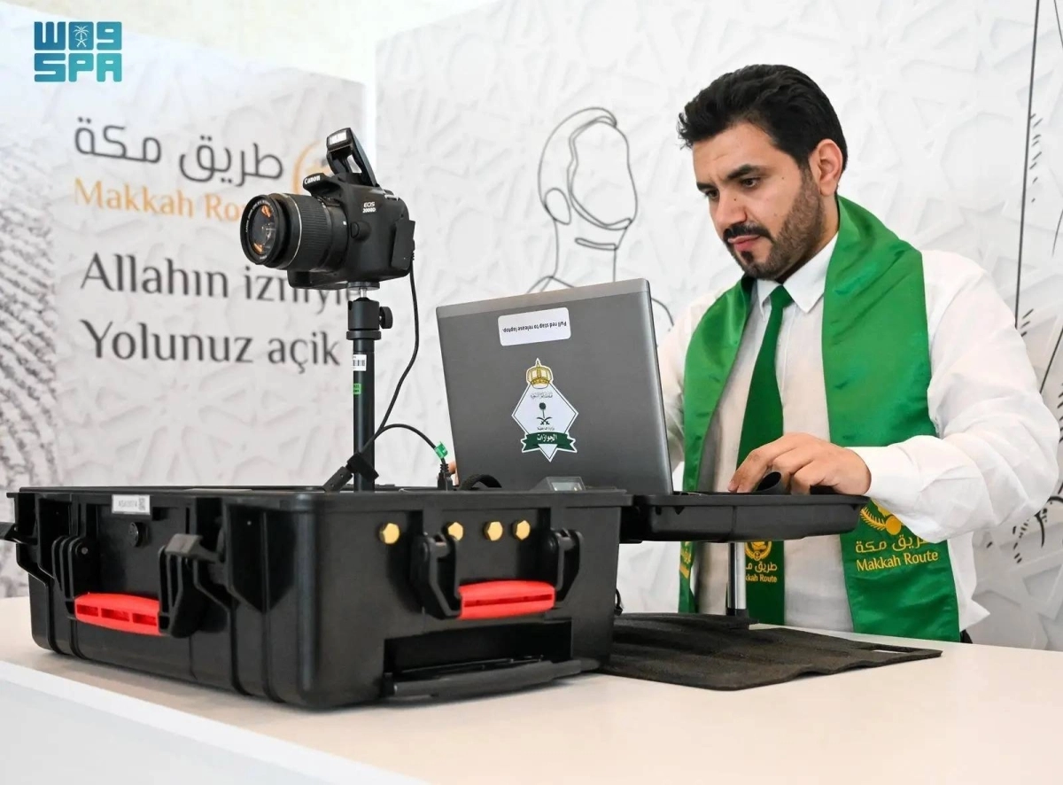 


من إنهاء إجراءات الحجاج                                                               (مكة) 